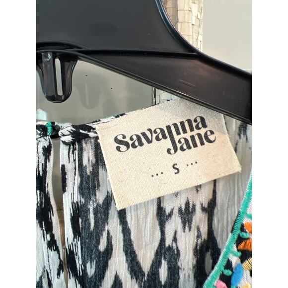 Savanna Jane size small sleeveless top with embroidery - Picture 2 of 3